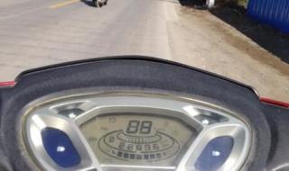 他在里面一抖一抖的